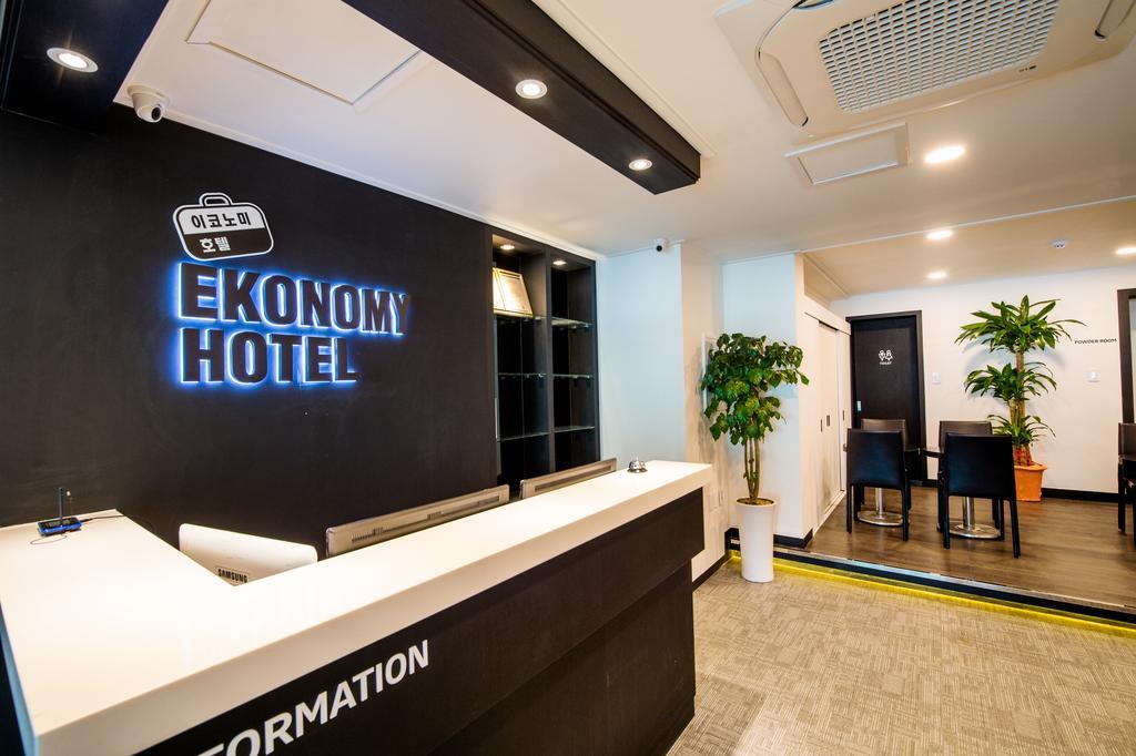 Ekonomy Hotel Сокчхо Экстерьер фото