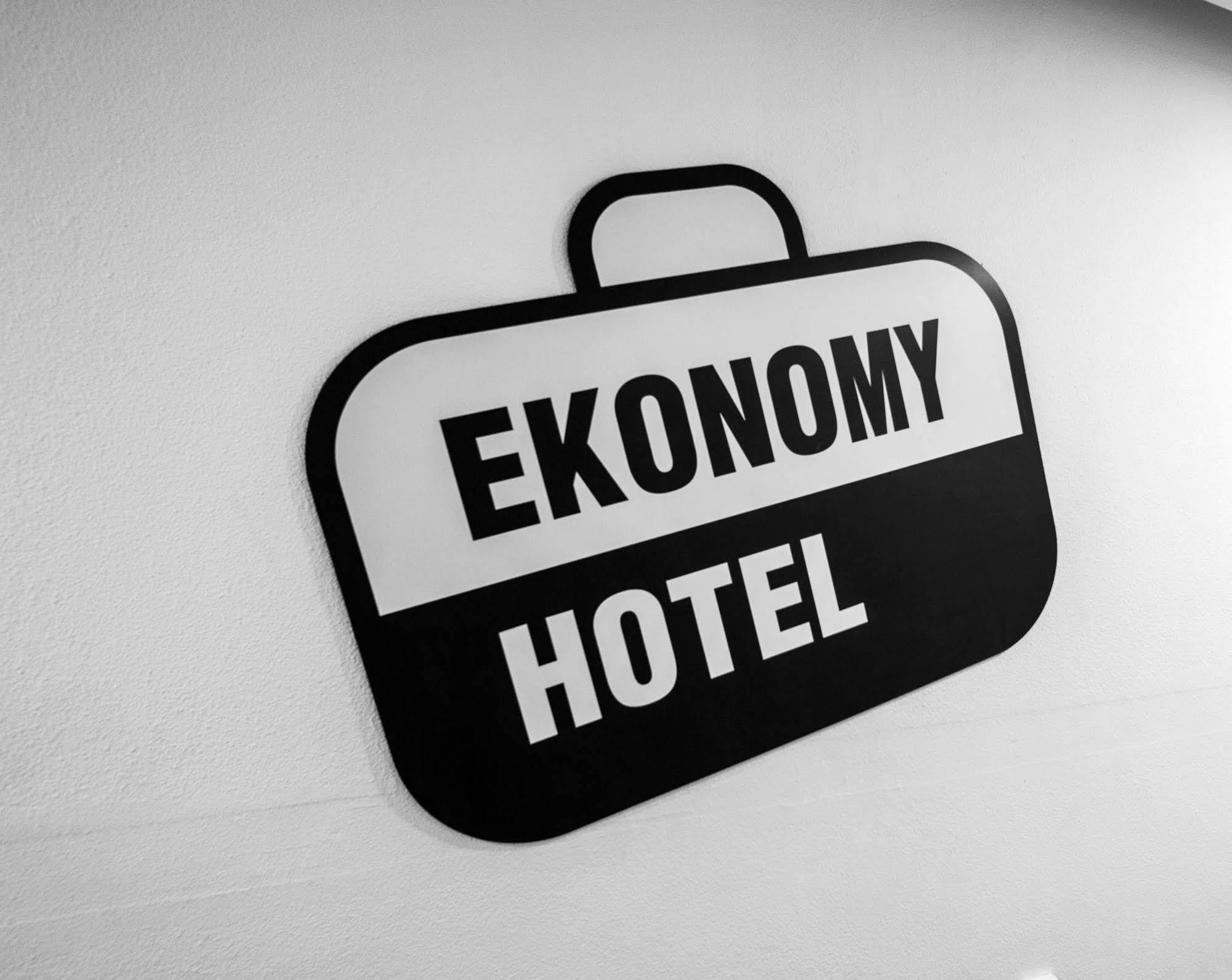 Ekonomy Hotel Сокчхо Экстерьер фото